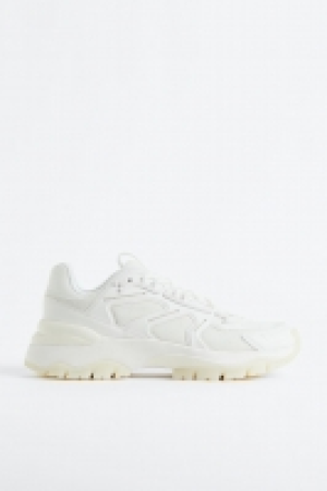 Chunky trainers 16.00 €