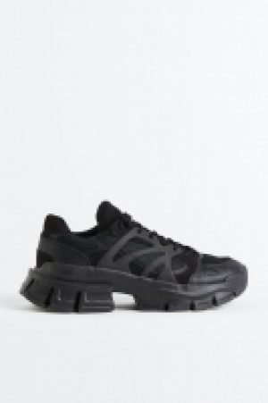 Chunky trainers 23.00 €