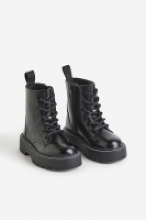Lace-up boots 12.00 €