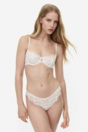 Non-padded lace balconette bra 8.00 €
