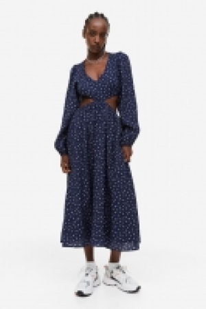 Balloon-sleeved cut-out dress 25.00 €