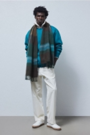 Patterned scarf 10.00 €