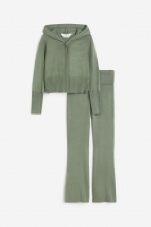 2-piece knitted set 20.00 €