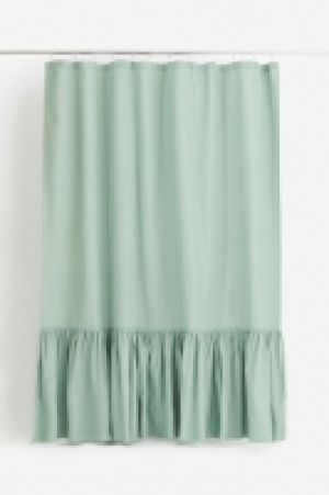 HM  Flounce-trimmed shower curtain