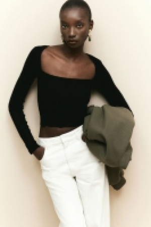 Square-neck cropped top