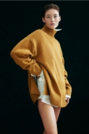 Oversized polo-neck jumper 16.00 €