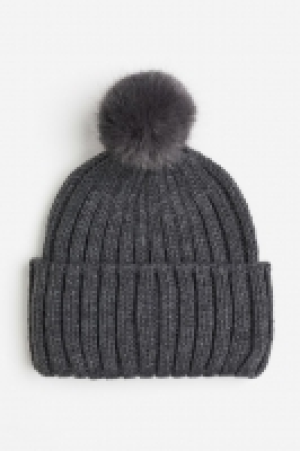 Rib-knit pompom hat 5.00&nbsp;&euro;