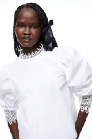 Lace-trimmed poplin top