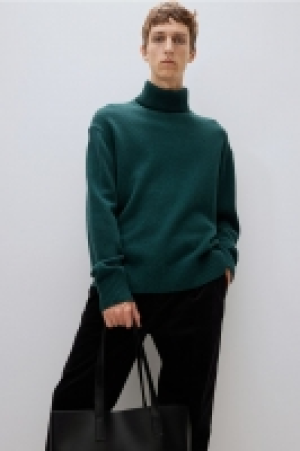 Loose Fit Wool polo-neck jumper 21.00 €