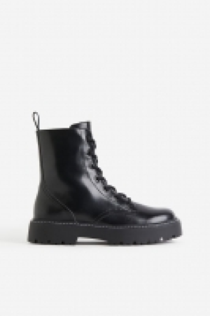 Chunky lace-up boots 20.00 €