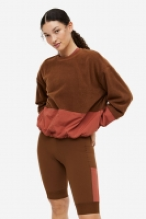 Pocket-detail fleece jumper