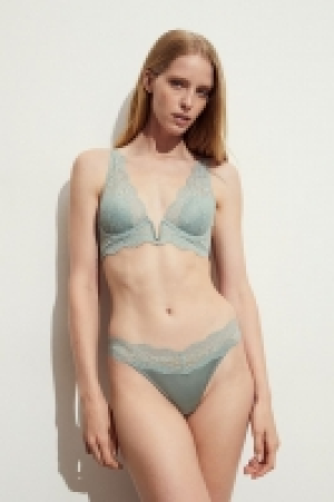 HM  Padded underwired lace bra
