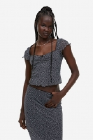 Cropped mesh top