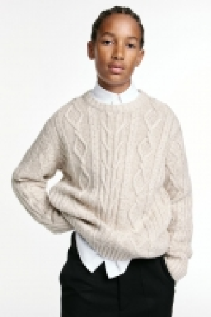 Cable-knit jumper