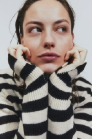 MAMA Before < After jumper 22.00 €