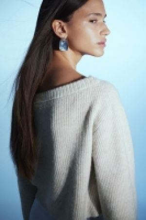 Off-the-shoulder jumper 13.00 €