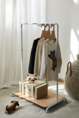 Childrens clothes rack