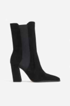 Calf-high suede boots