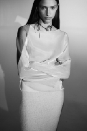 Rose-decoration short necklace