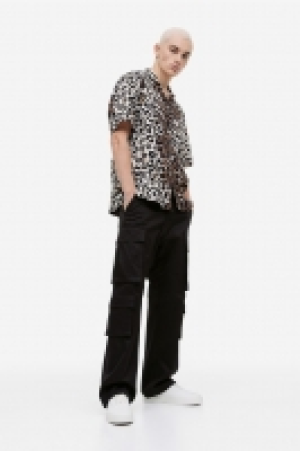 HM  Relaxed Fit Cargo trousers