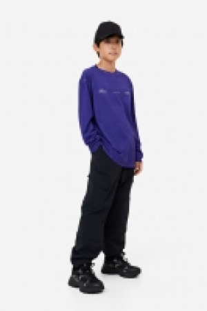 Water-repellent zip-off trousers