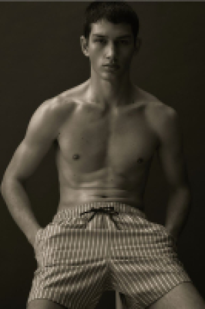 HM  Patterned swim shorts
