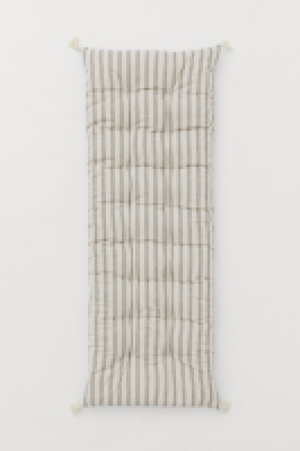 HM  Rectangular tasselled cushion