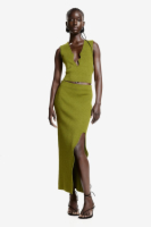 Slit-front knitted skirt