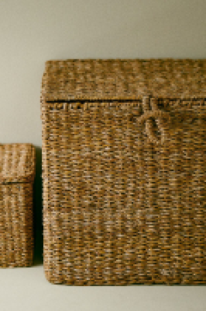 HM  Lidded seagrass storage basket